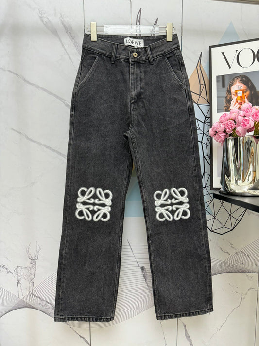 LO 25 Embroidered logo jeans at knee position