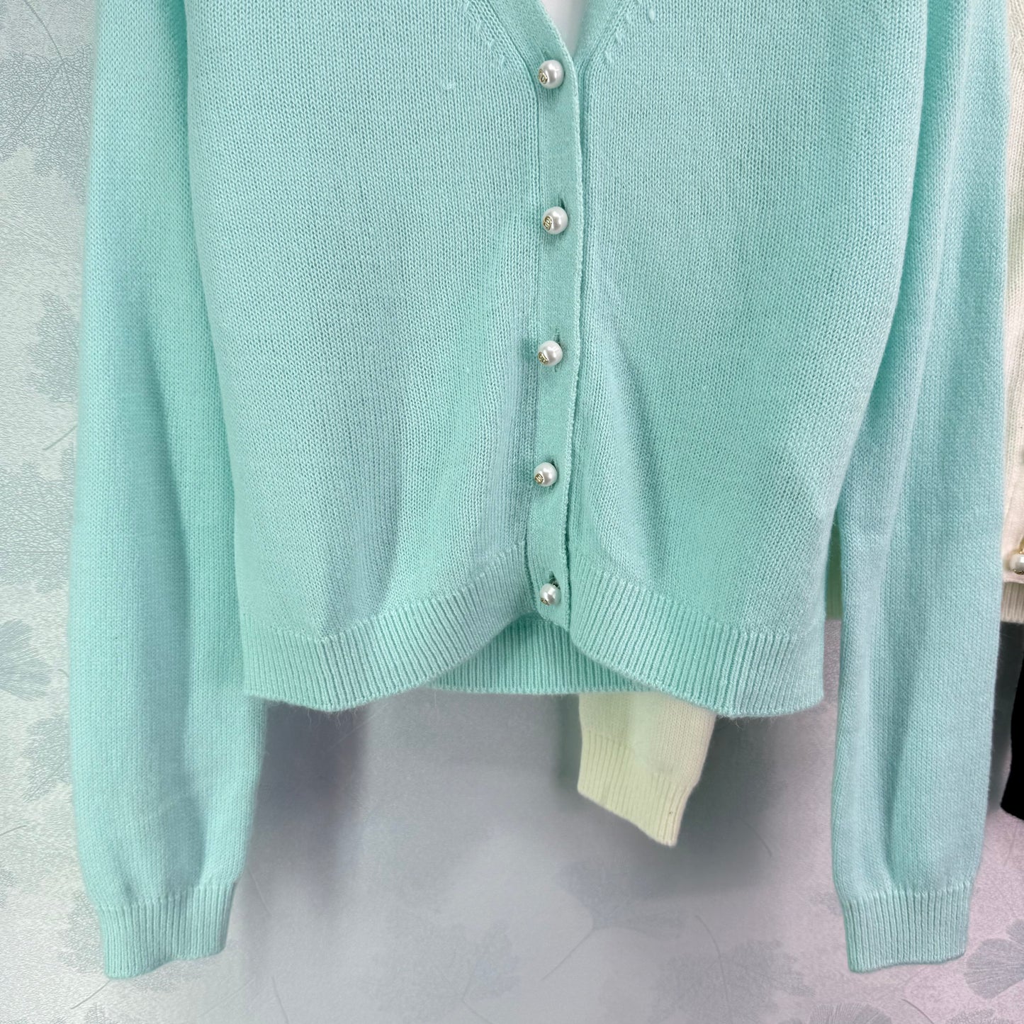 D 25 Pearl buttons Cardigan