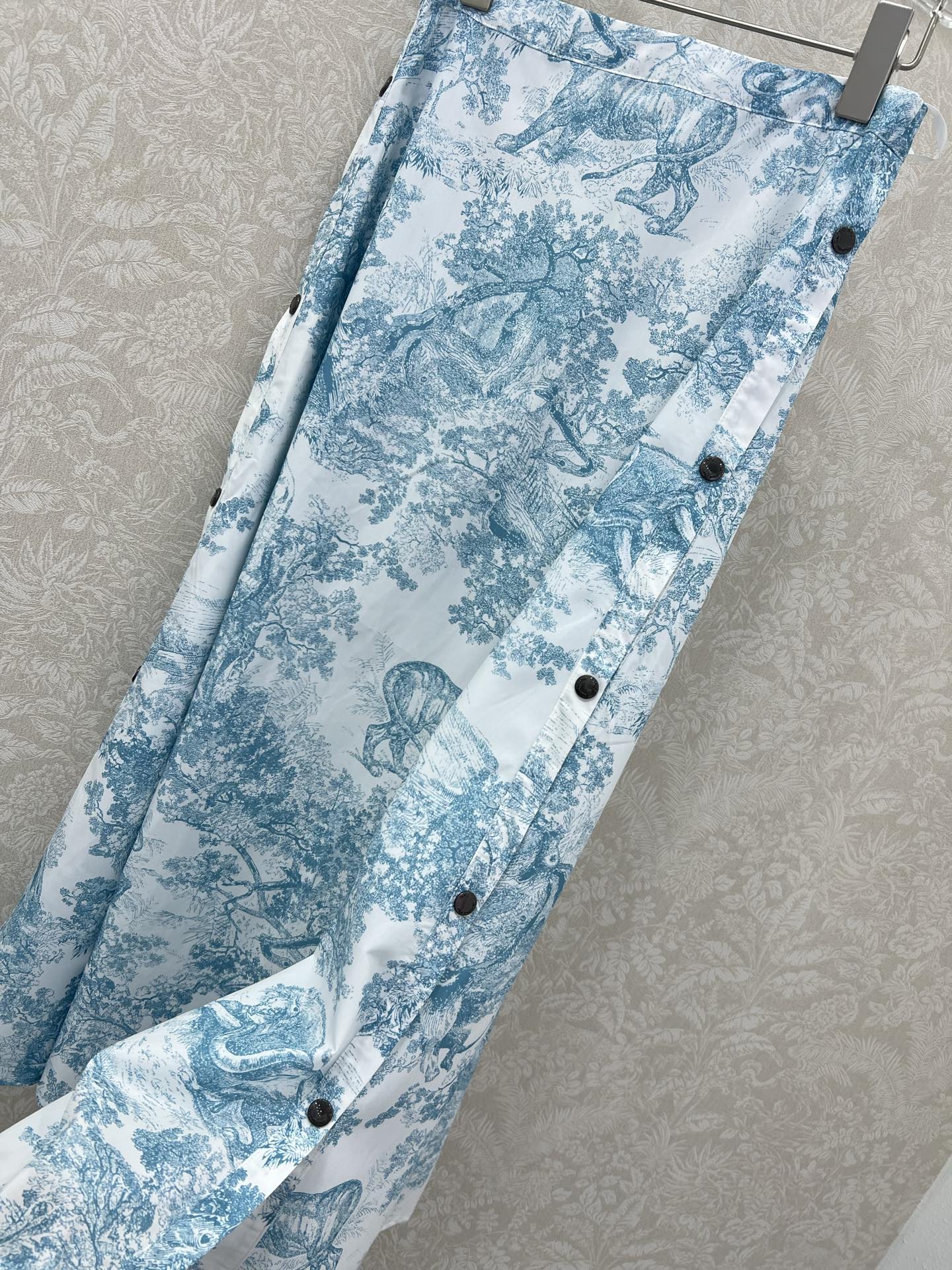 D 25 New Jungle animal print, two side buttons half skirt.