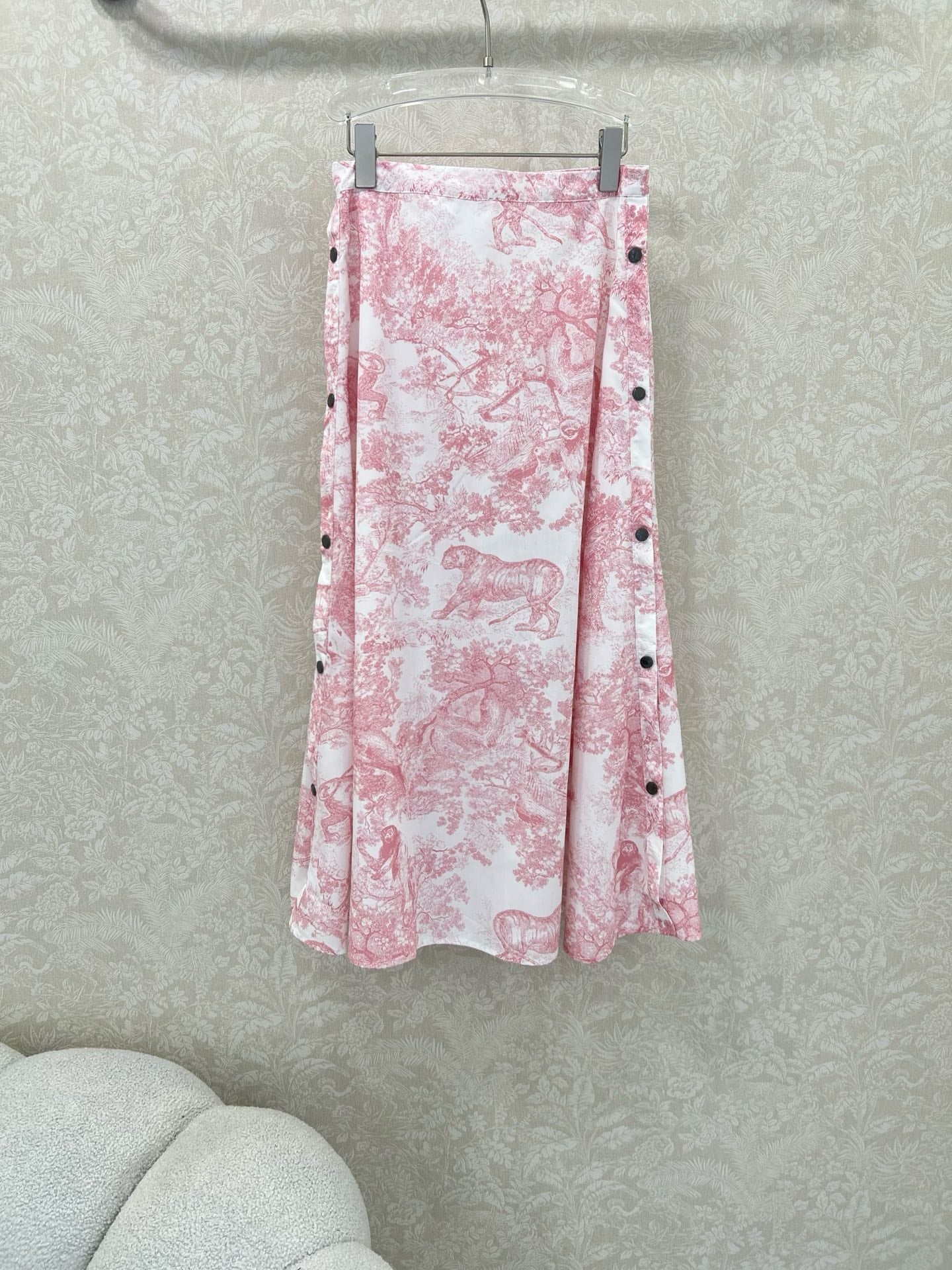 D 25 New Jungle animal print, two side buttons half skirt