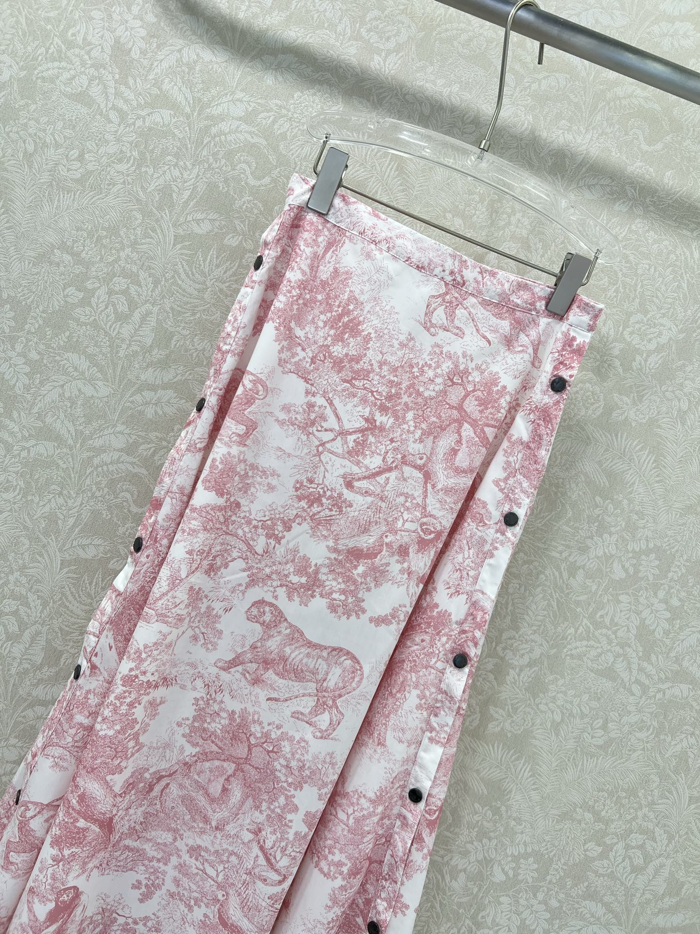 D 25 New Jungle animal print, two side buttons half skirt