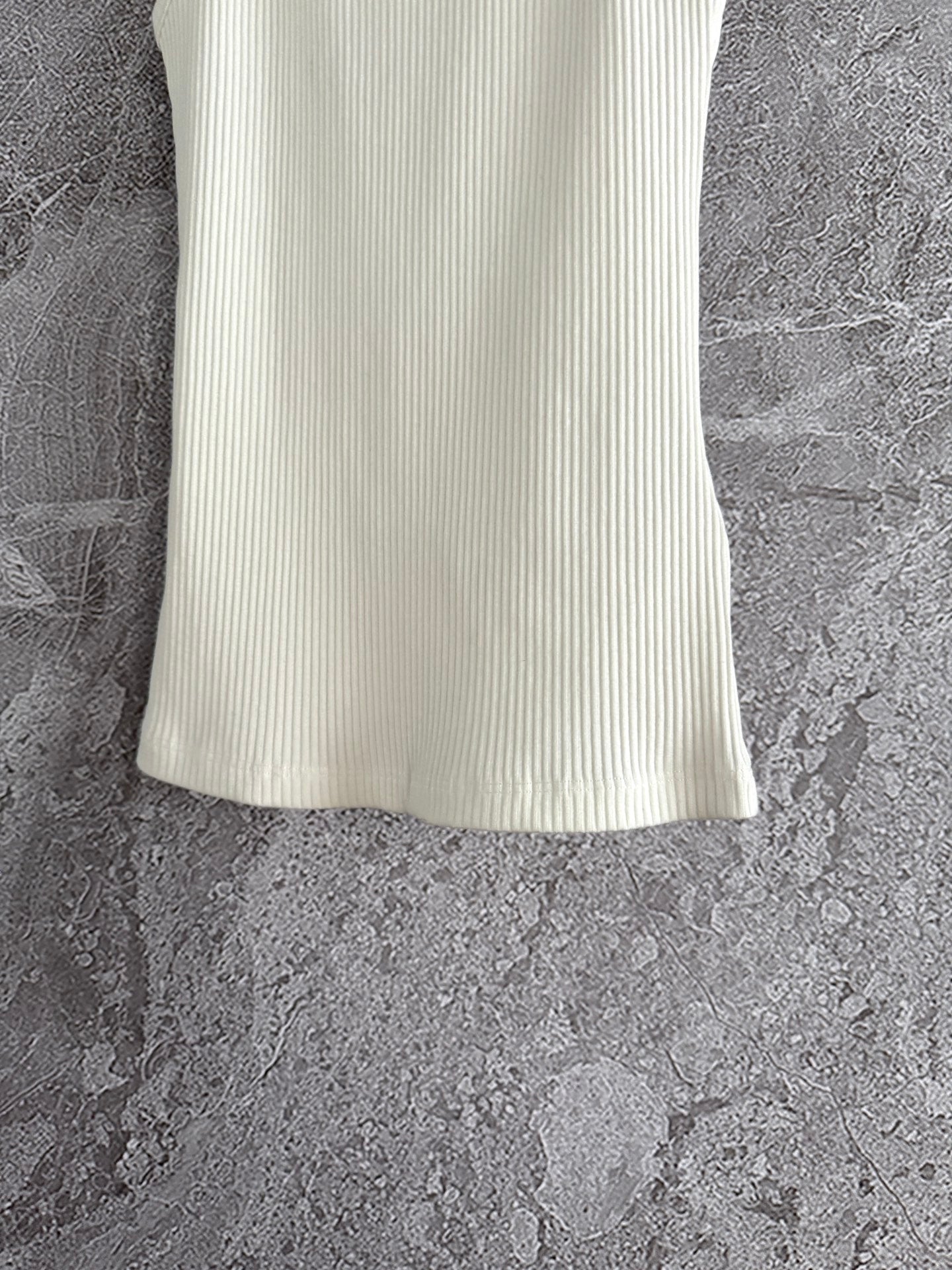 D 25 Little bee beige undershirt