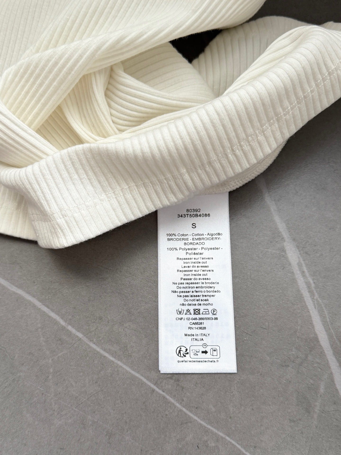D 25 Little bee beige undershirt