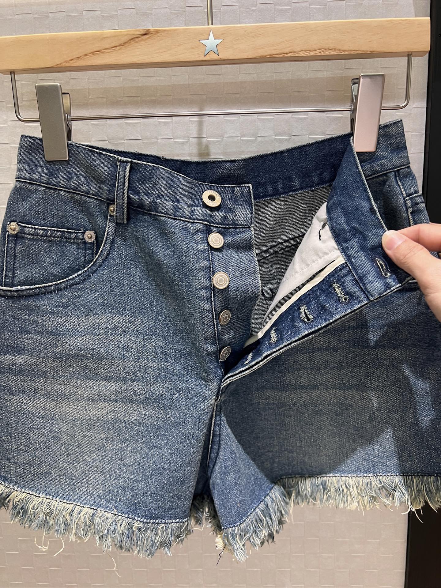 LO 25 Raw-edge fringe denim shorts
