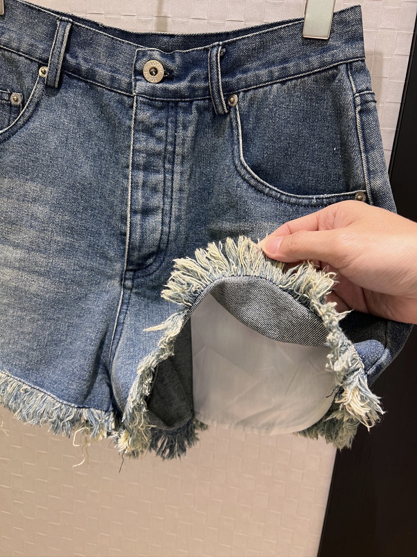 LO 25 Raw-edge fringe denim shorts