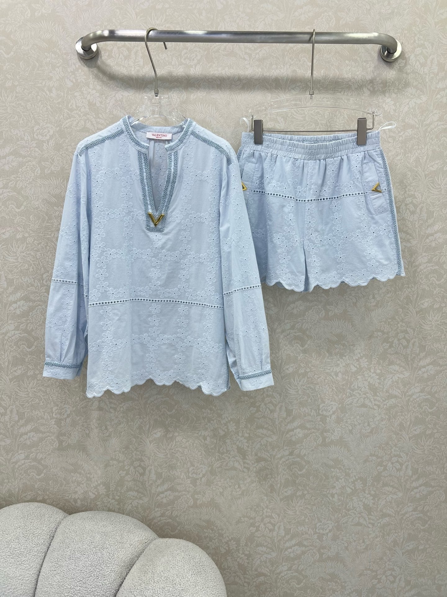 V 25 new hollowed out carved flowers cotton and linen suit