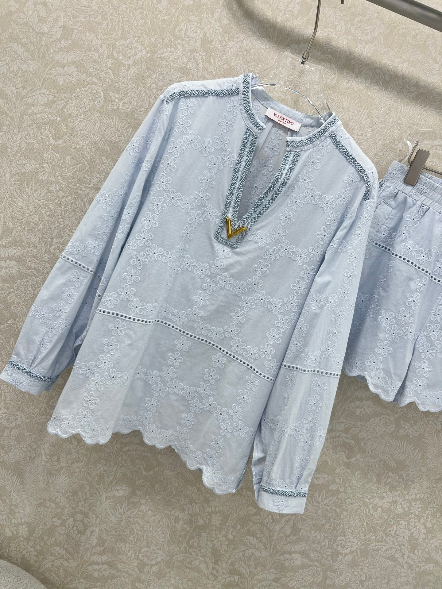 V 25 new hollowed out carved flowers cotton and linen suit