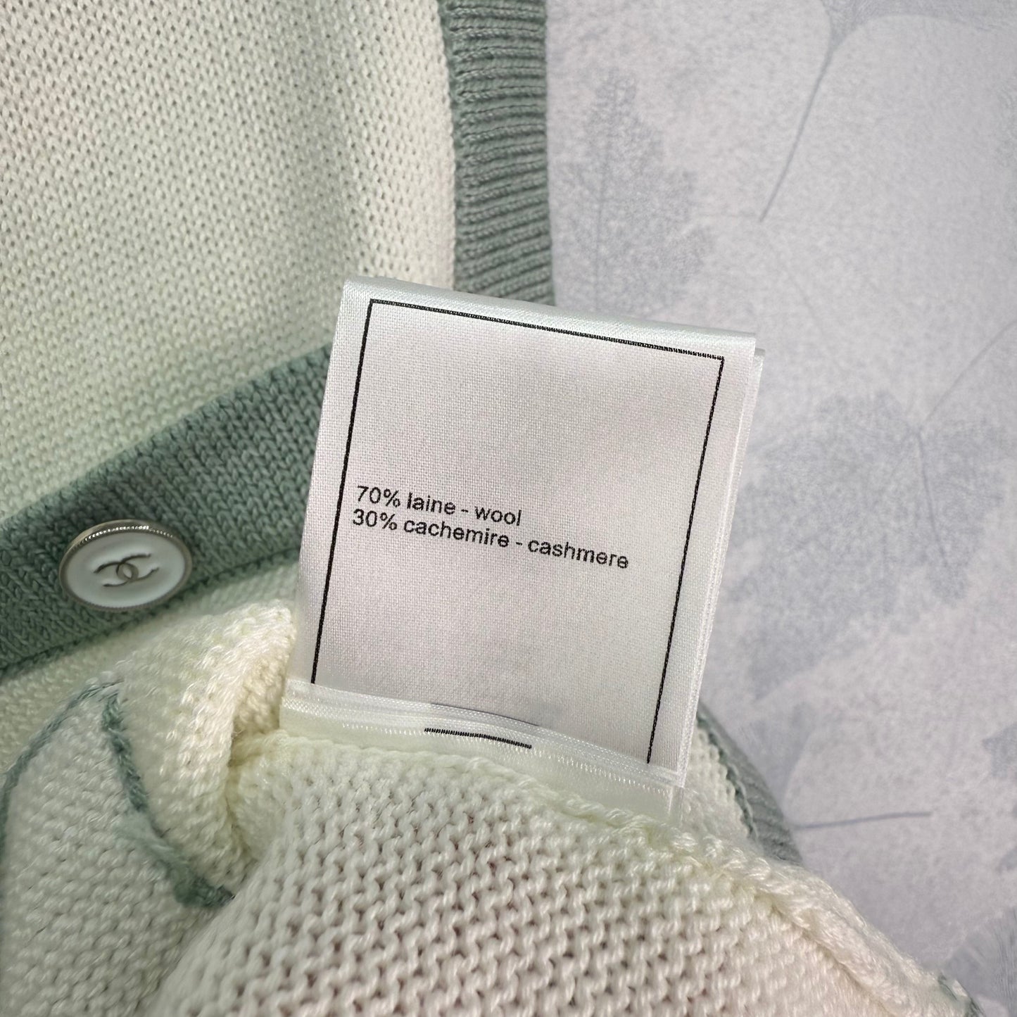 C 25Ärmellose Strickweste mit Farbblockdesign