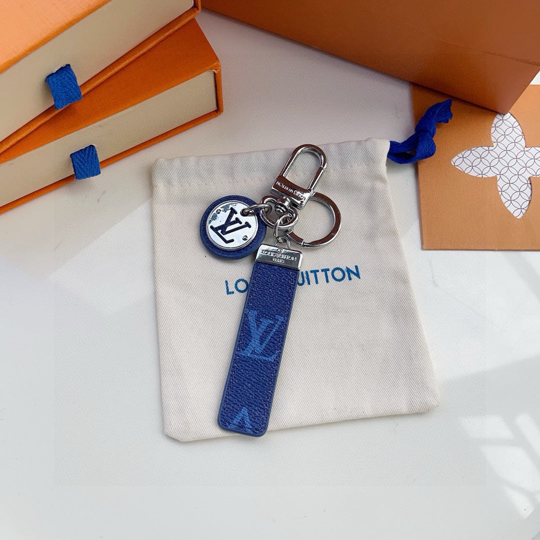 L 25 keychain