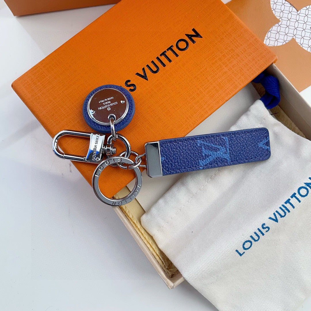 L 25 keychain