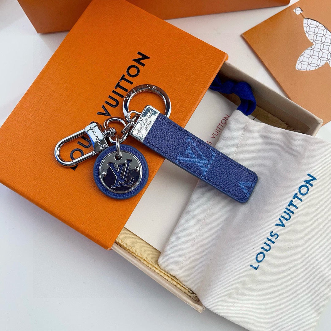 L 25 keychain