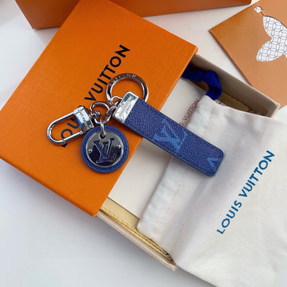 L 25 keychain