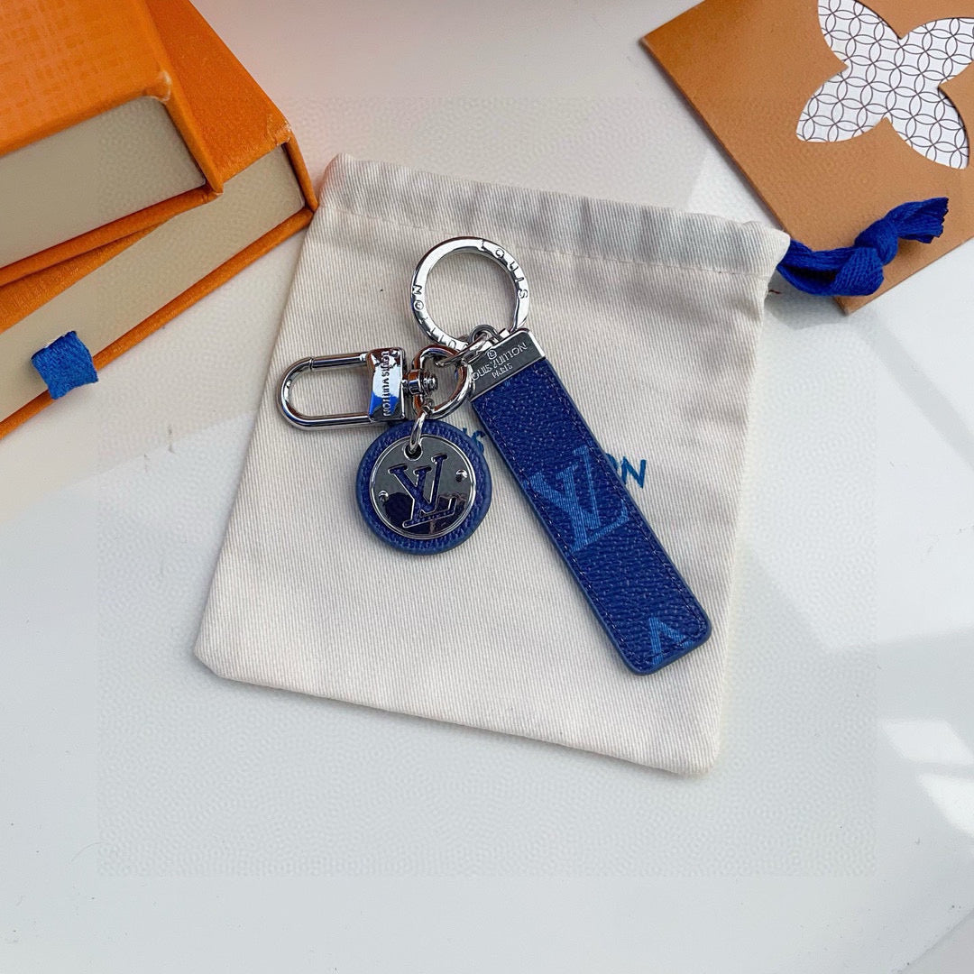L 25 keychain