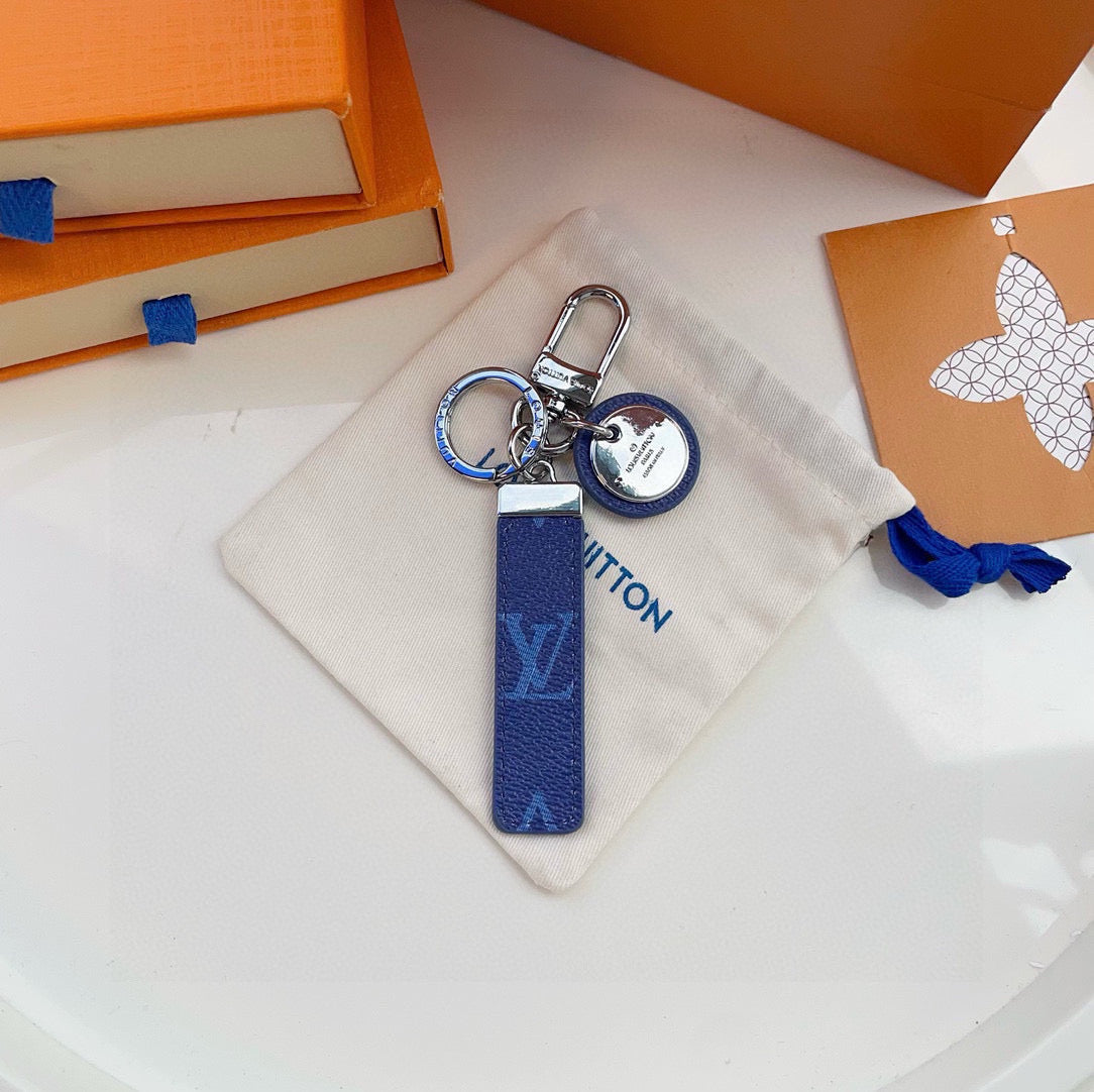 L 25 keychain