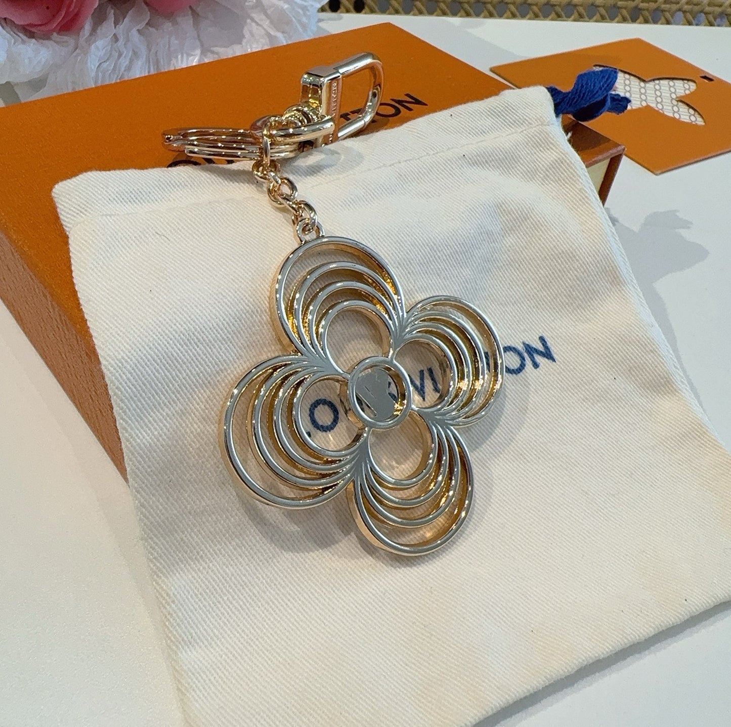 L 25 Keychain Bag charm Breeze