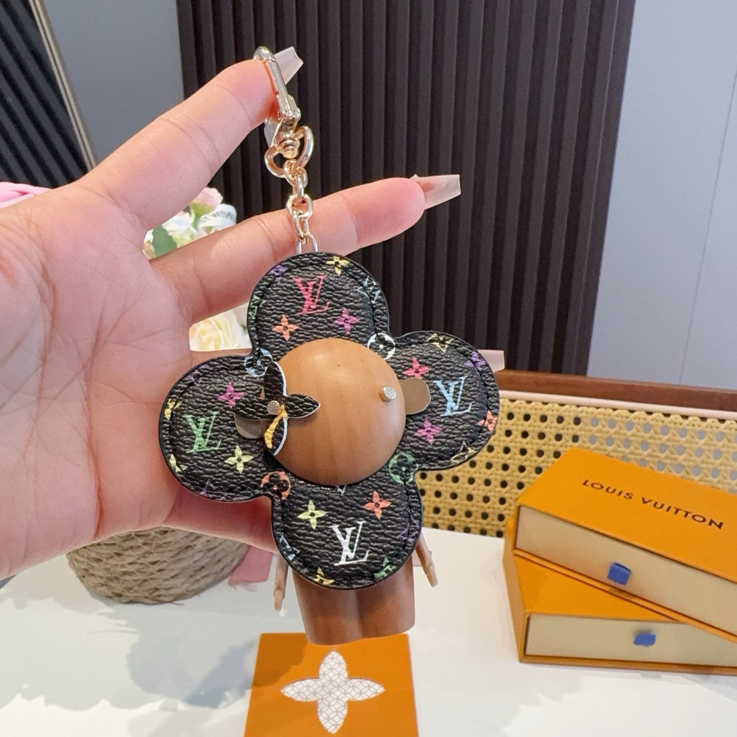 L 25 New  Co-branded Sunflower Keychain Bag charm