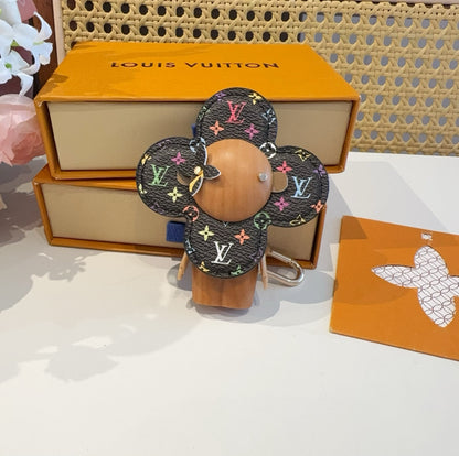 L 25 New  Co-branded Sunflower Keychain Bag charm