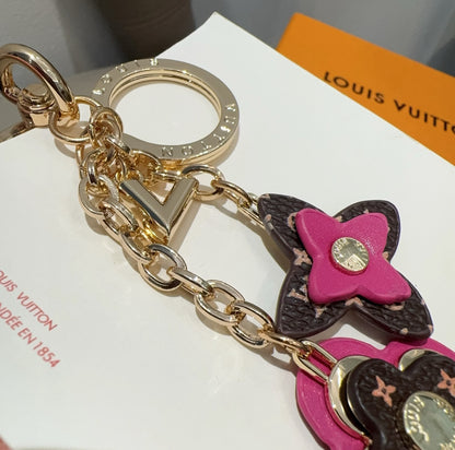 L 25 Four Petal Flower Keychain Bag Accessories