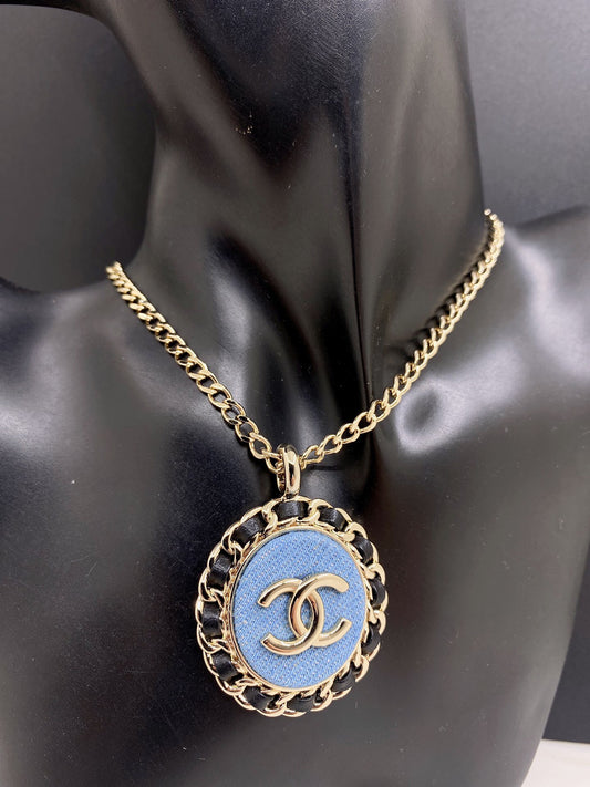 C 25 Blue Round Necklace