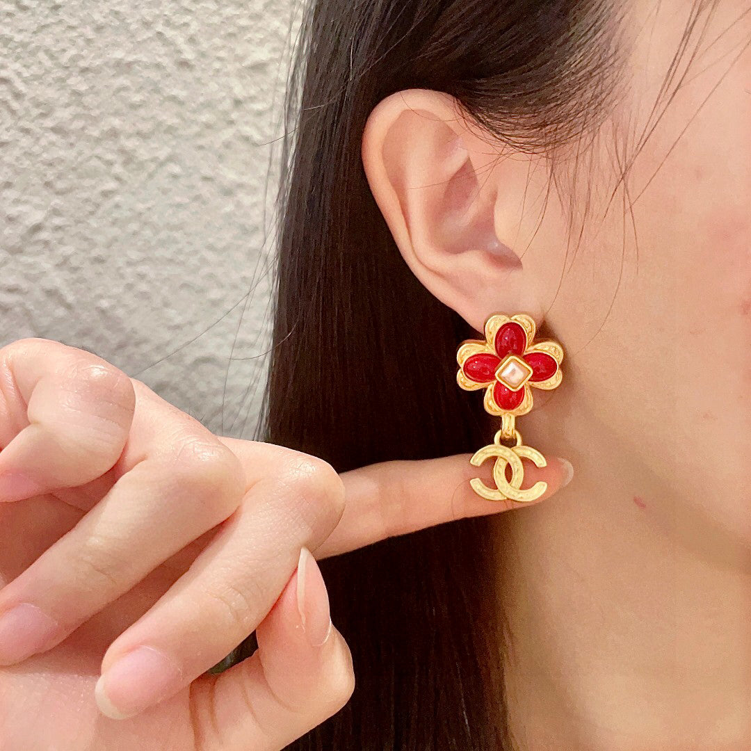 C 25  Flower Earrings