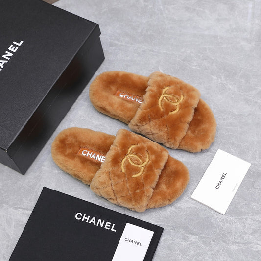 C 25 Lambswool slippers