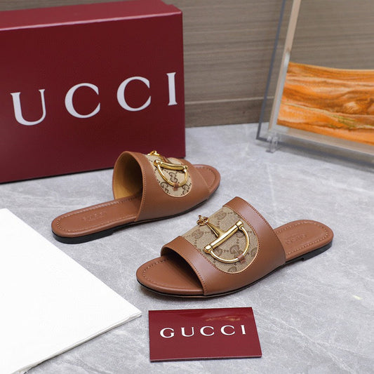 G 25 Chain buckle sandals