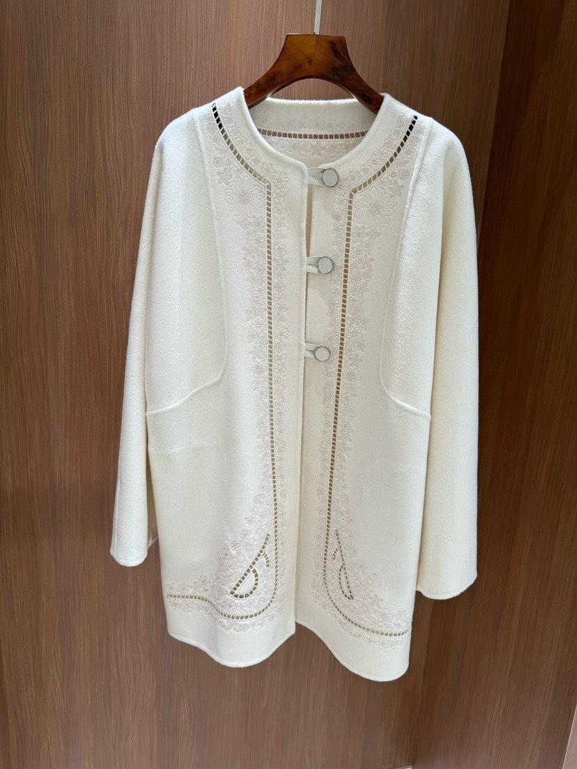 He 25 Embroidered cashmere coat