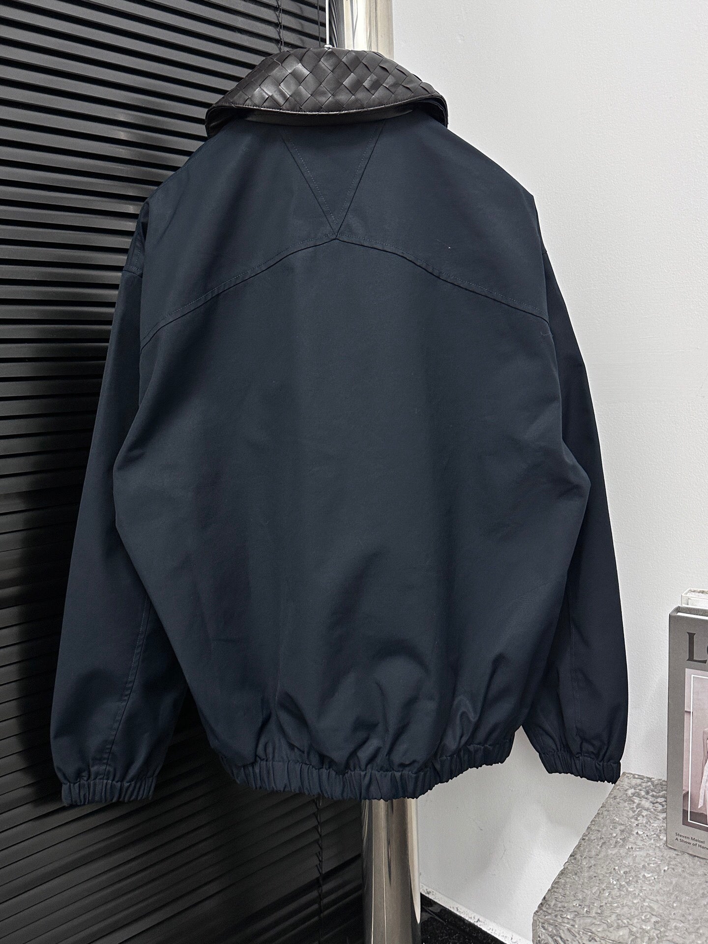 25 woven leather collar jacket
