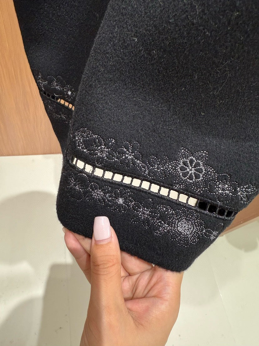 He 25 Embroidered cashmere coat