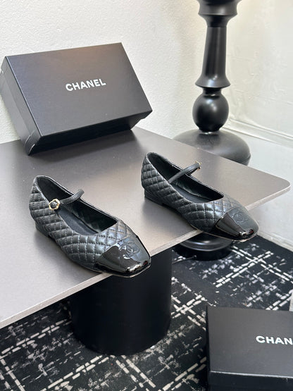 C 25 Diamond-patterned Mary Jane square-toe flats