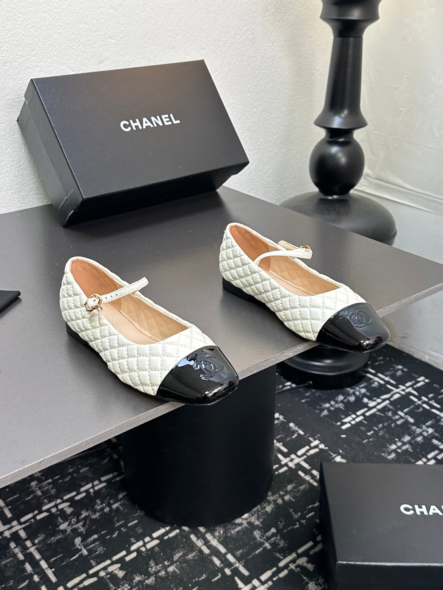 C 25 Diamond-patterned Mary Jane square-toe flats
