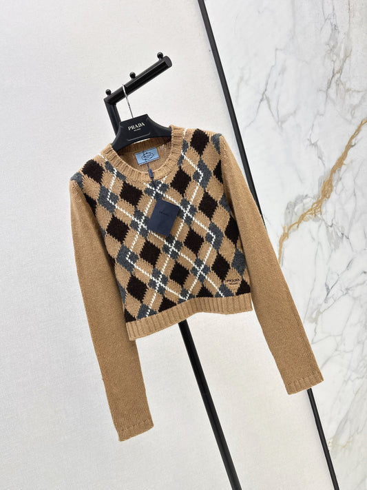 P 25 College style diamond plaid long sleeved sweater