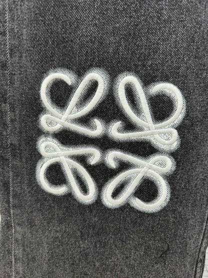 LO 25 Embroidered logo jeans at knee position