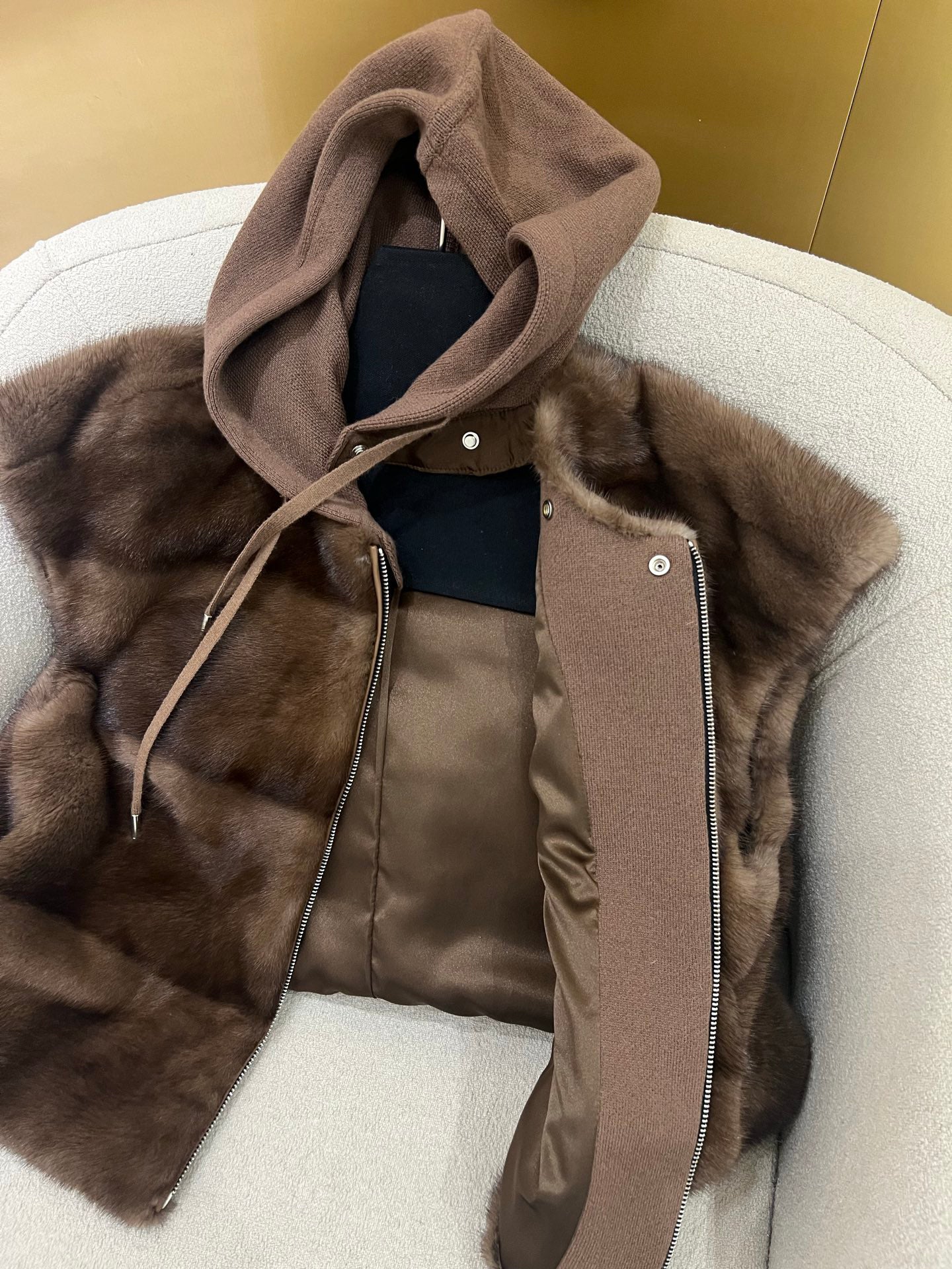 Bru 25 Noble and luxurious Mink Hooded Vest