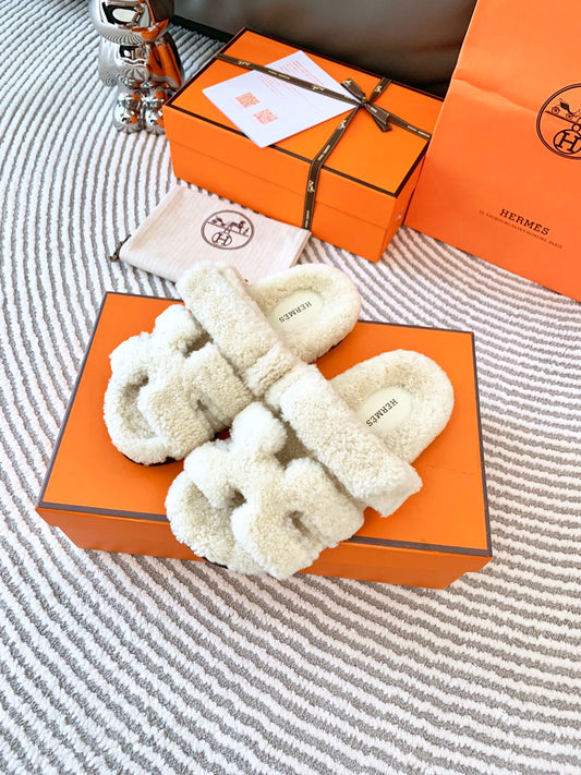 He 25 Lambswool slippers