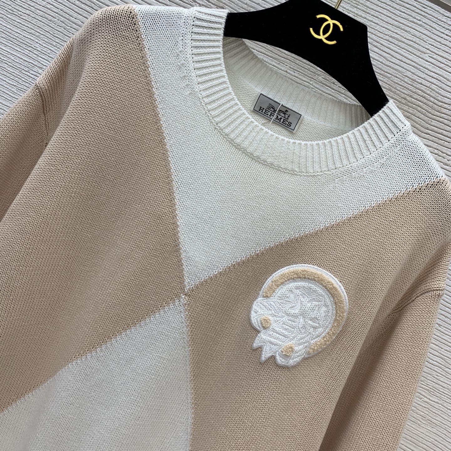 He 25 Two tone spliced short pullover sweater