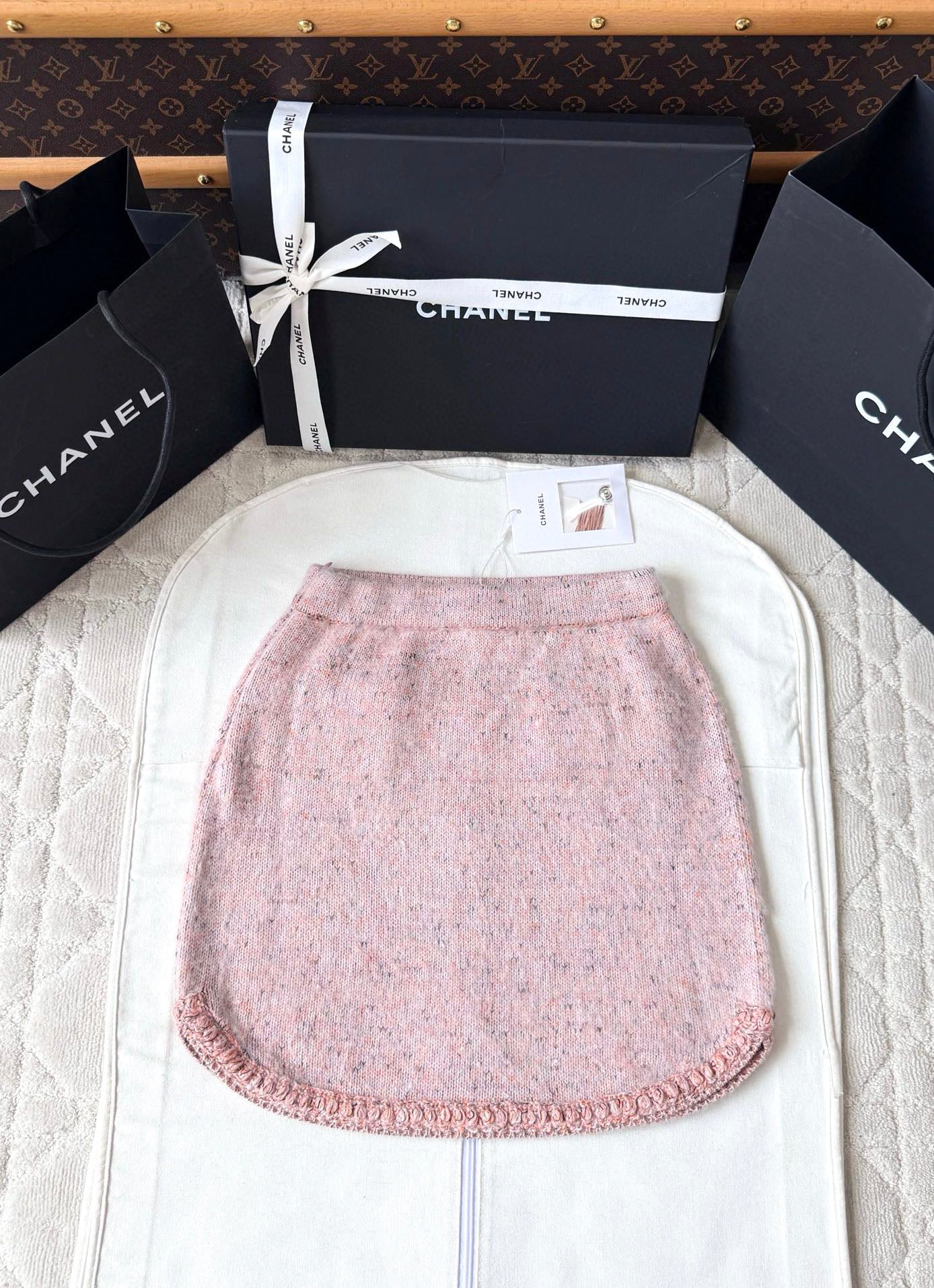 C 25B Pink-dyed cashmere skirt with baby collar