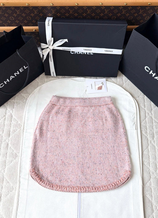 C 25B Pink-dyed cashmere skirt with baby collar