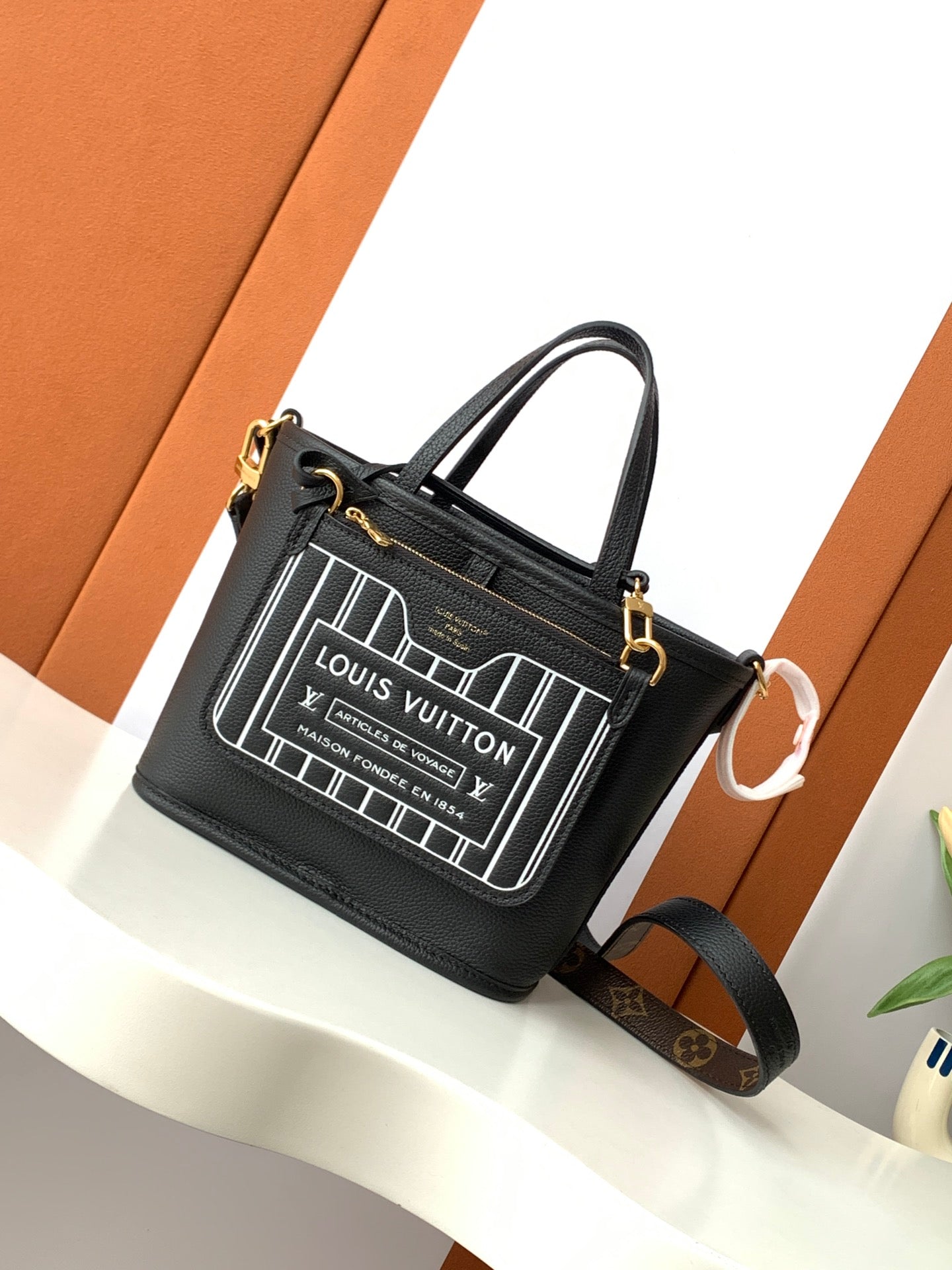 L 25 Cowhide Square Crossbody Bag