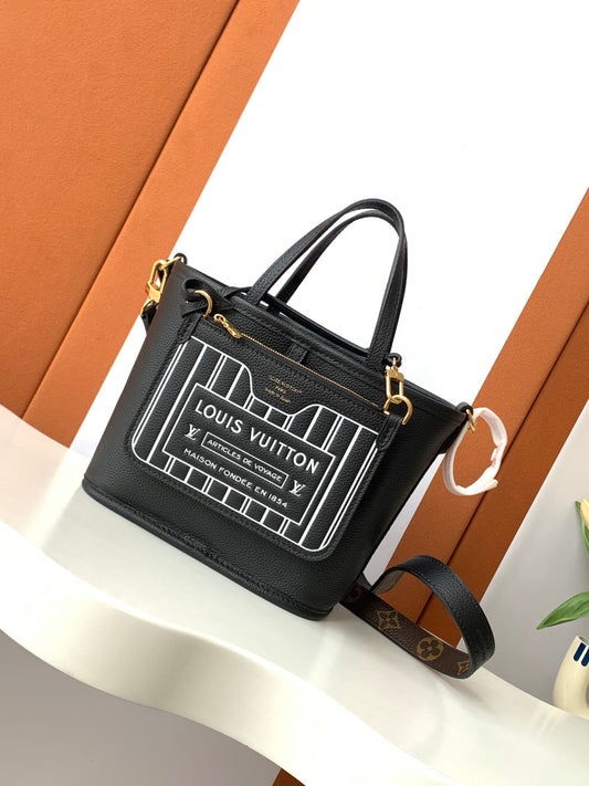 L 25 Cowhide Square Crossbody Bag