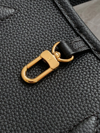 L 25 Cowhide Square Crossbody Bag