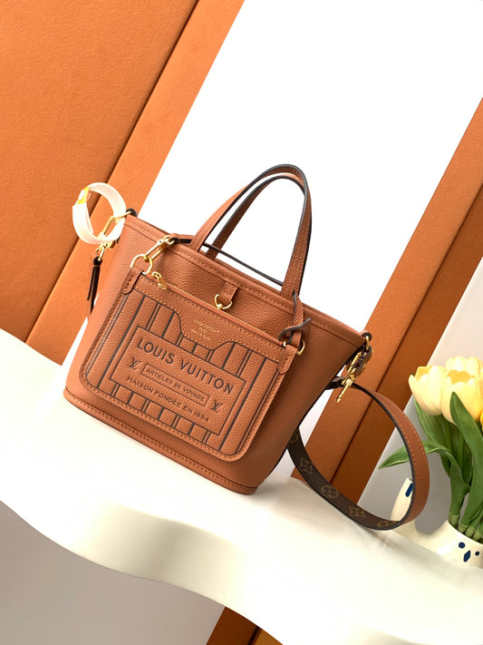 L 25 Cowhide Square Crossbody Bag