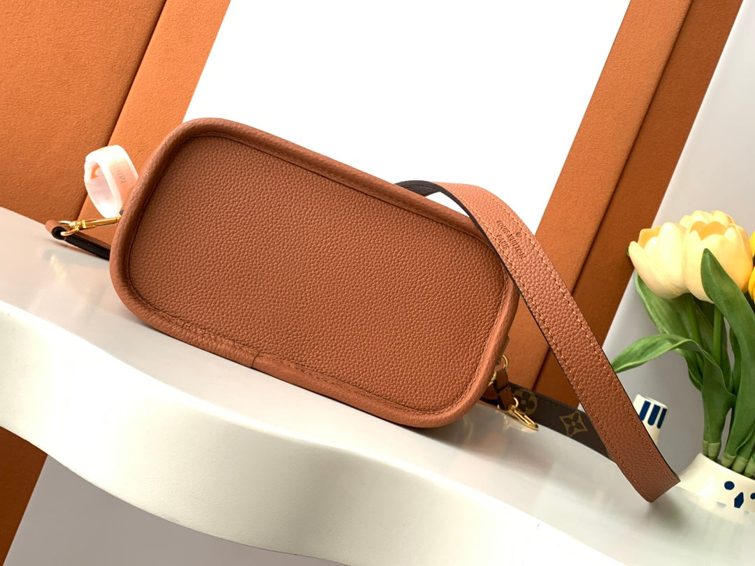 L 25 Cowhide Square Crossbody Bag