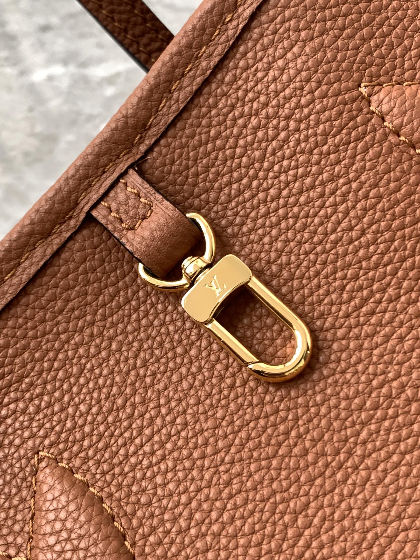 L 25 Cowhide Square Crossbody Bag