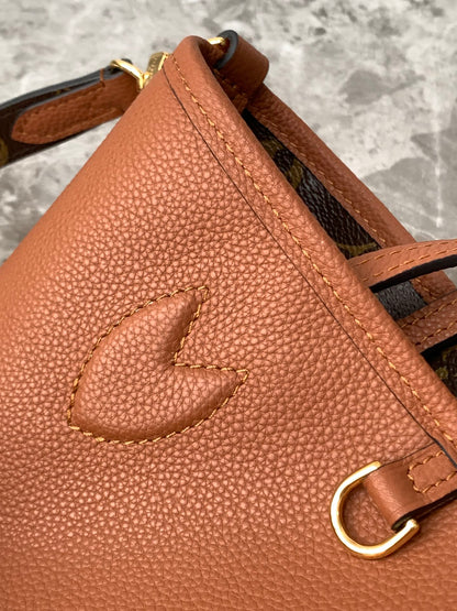 L 25 Cowhide Square Crossbody Bag