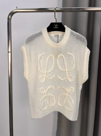 25 Pure white wool vest