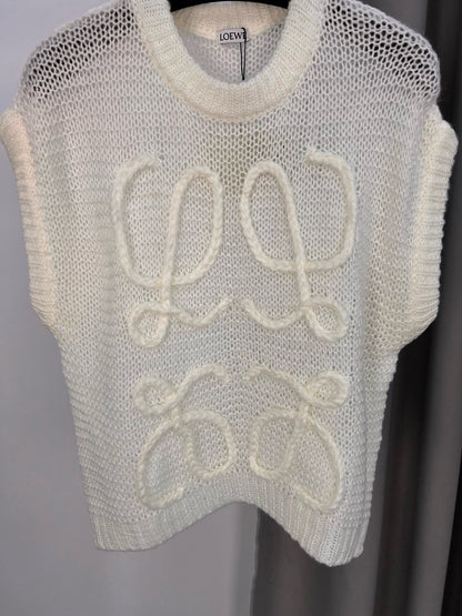 25 Pure white wool vest