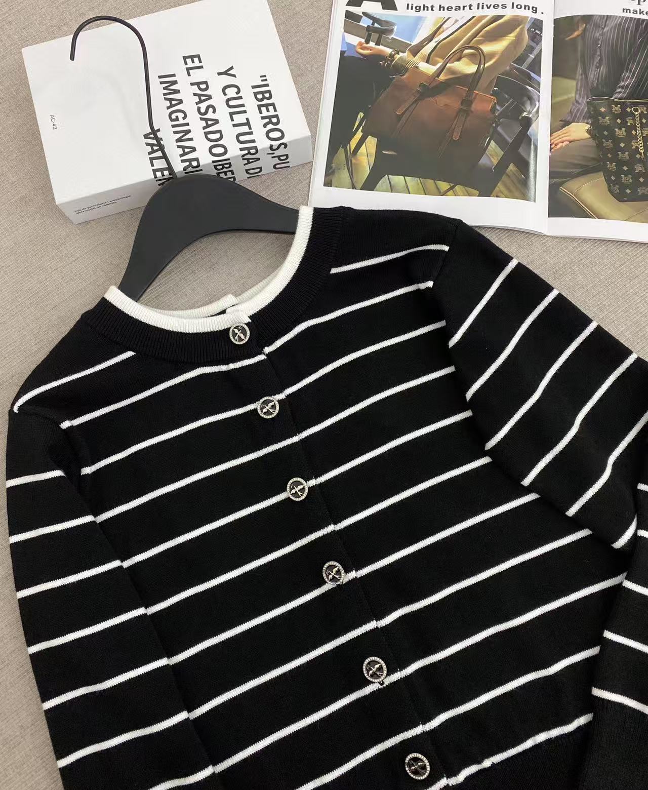 C 25 Striped knitted cardigan