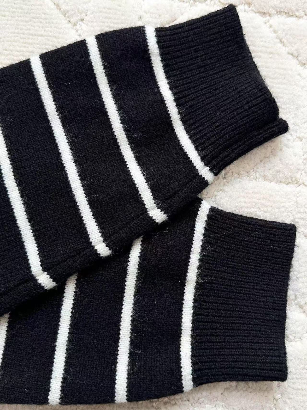 C 25 Striped knitted cardigan