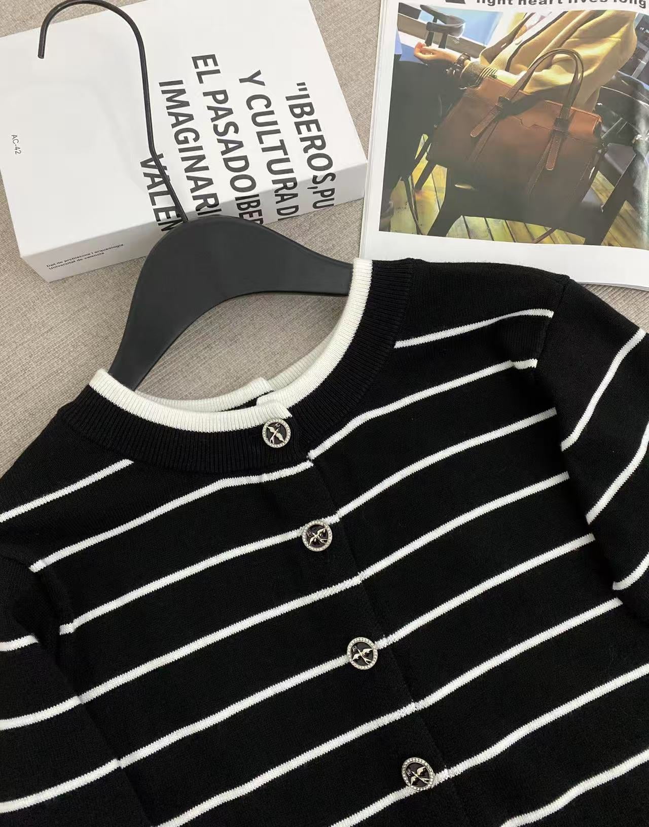 C 25 Striped knitted cardigan